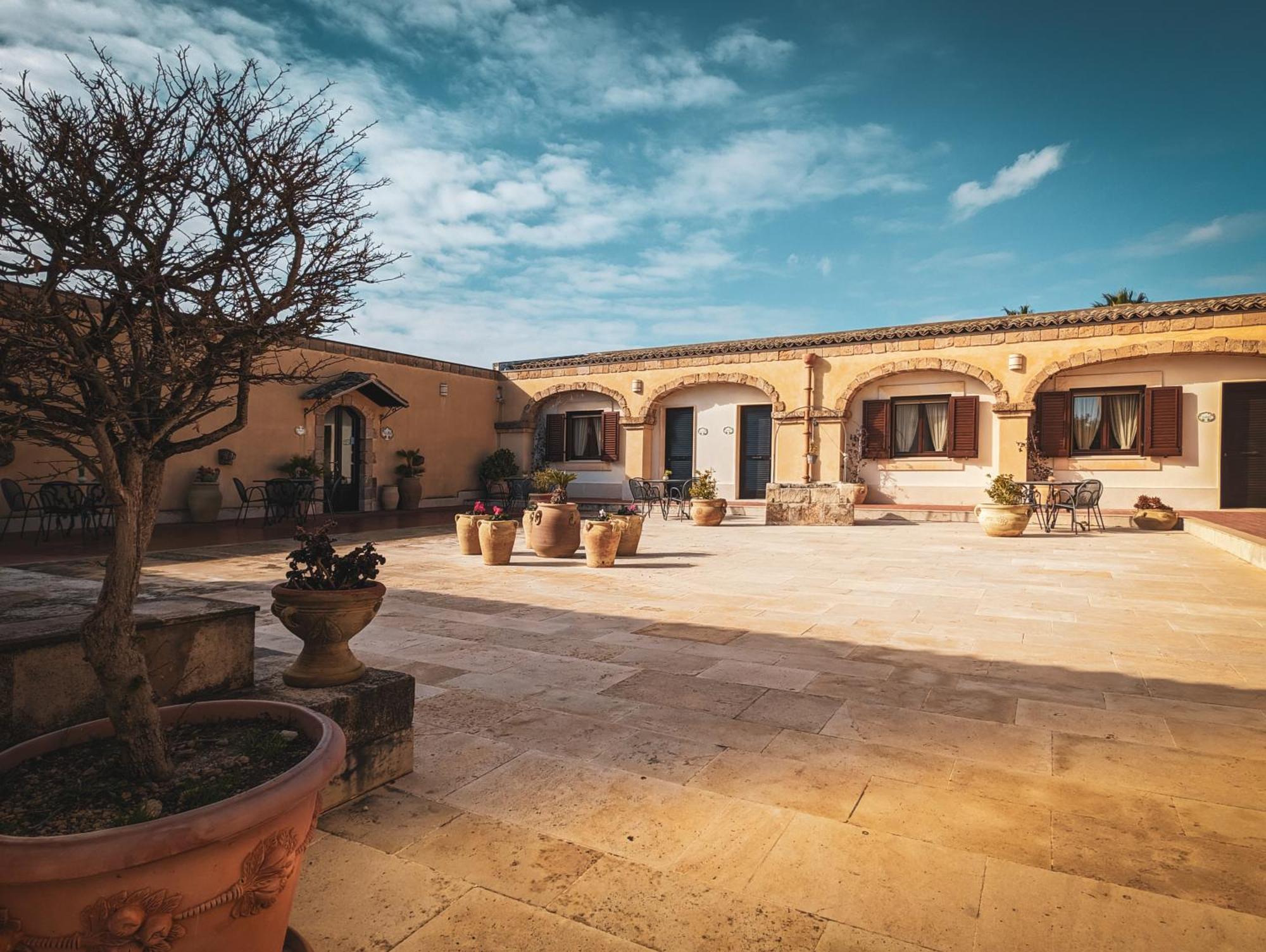 Hotel La Corte Del Sole Lido di Noto Экстерьер фото